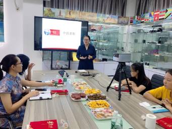 銘洋宇通注塑模具加工廠業(yè)務部中段總結(jié)會議